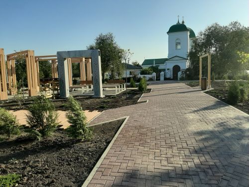 Площадь перед храмом «Всех Святых», с. Синявское, Ростовская область (2020 год)