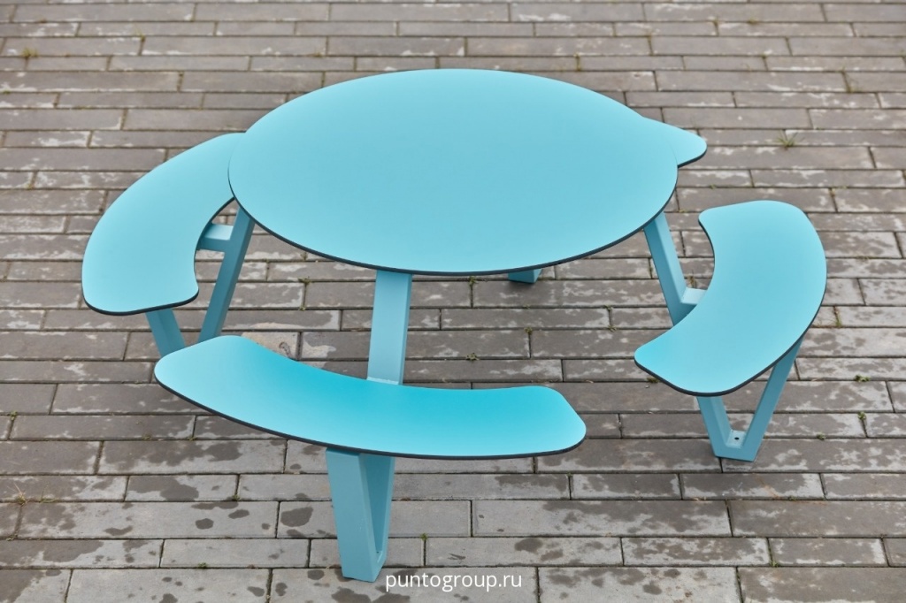Зачем городским общественным пространствам нужны столы?