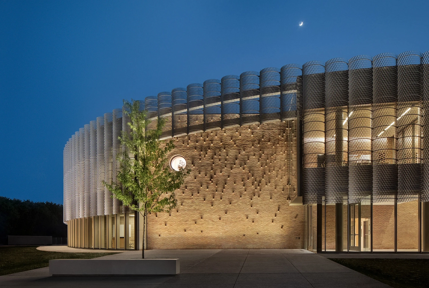 John Ronan Architects спроектировали круглое кирпичное здание для штаб-квартиры Chicago Park District