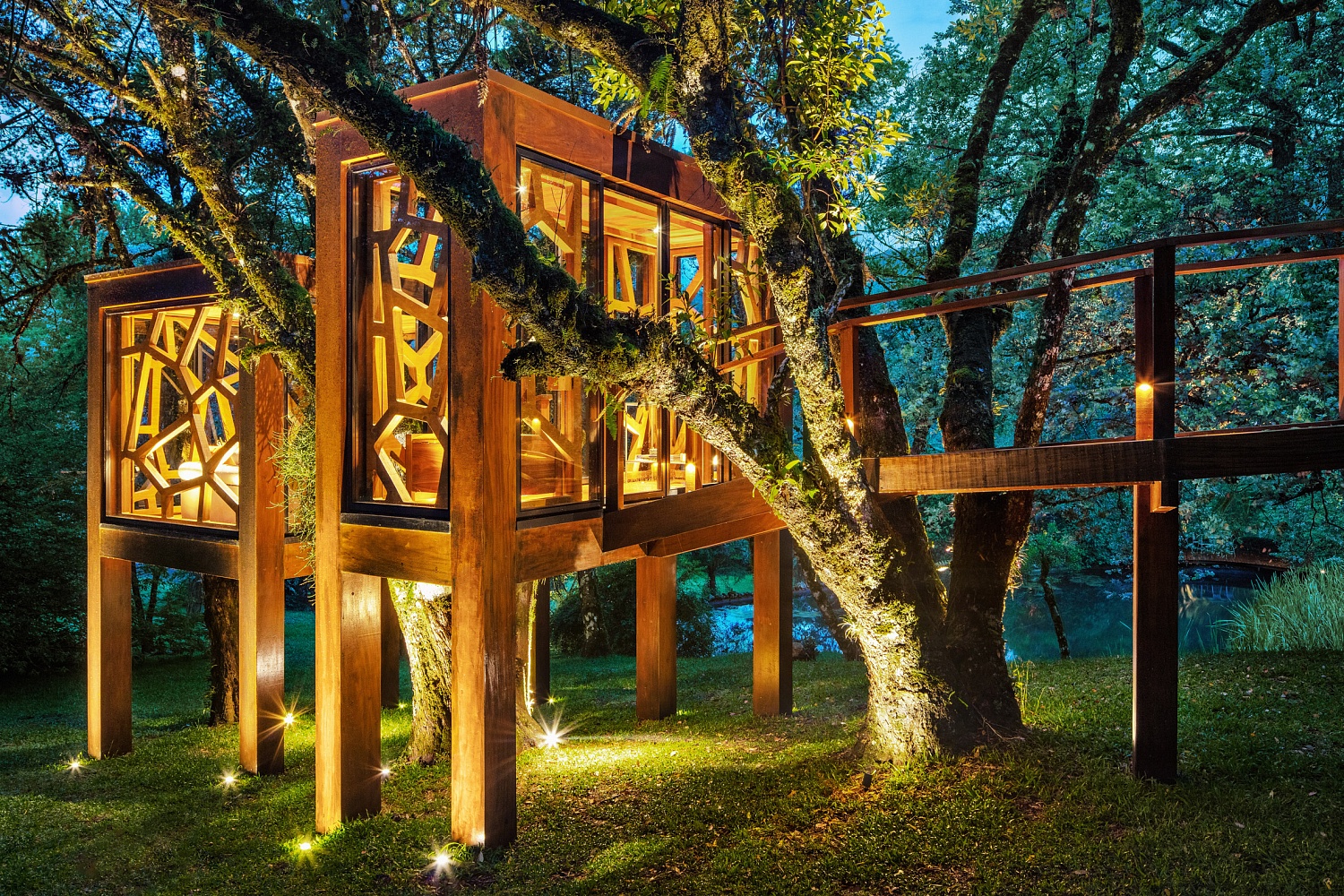 Студия MEMM создаёт Tree House в Бразилии, чтобы раскрыть «игривую внутреннюю сущность»